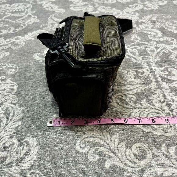 Vanguard Verge Camera Bag Green Padded with Adjustable Strap - Picture 8 of 8